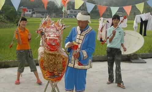 土家族的打飞棒是怎么来的，，现在是怎么玩的