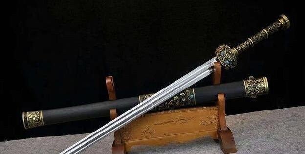 赵云的武器是什么，青釭剑和亮银枪(正史中赵云只拿普通武器)