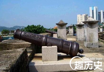 1860年被攻陷后的大沽炮台：清军官兵尸横满地