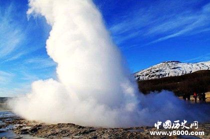 西藏雅鲁藏布江的泉水为什么喷喷停停