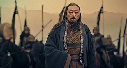 诸葛亮安排在城门扫地的那4名士兵到底要表达什么？